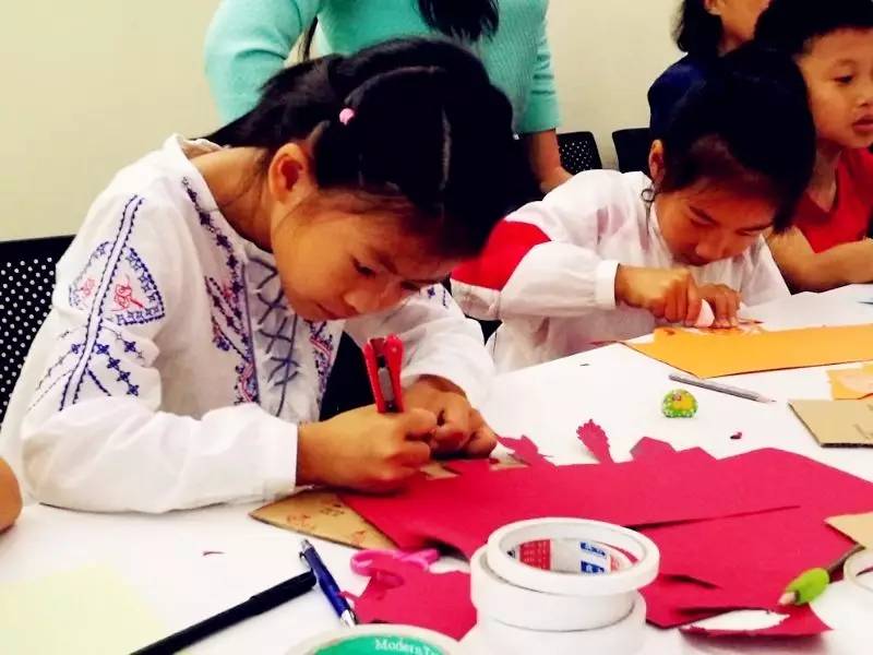 活力东升 | 光影纸雕灯制作惊艳社区青少年