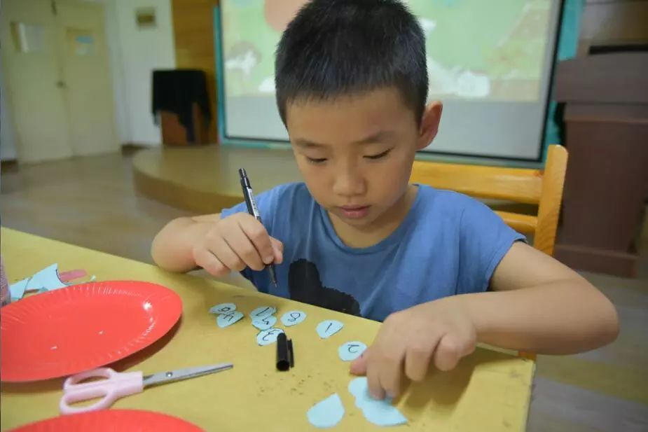 童眼看世界，巧手塑未来——我馆成功举办“环保手工变废为宝”科普知识活动