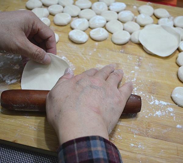 快手包饺子的详细步骤与制作技巧