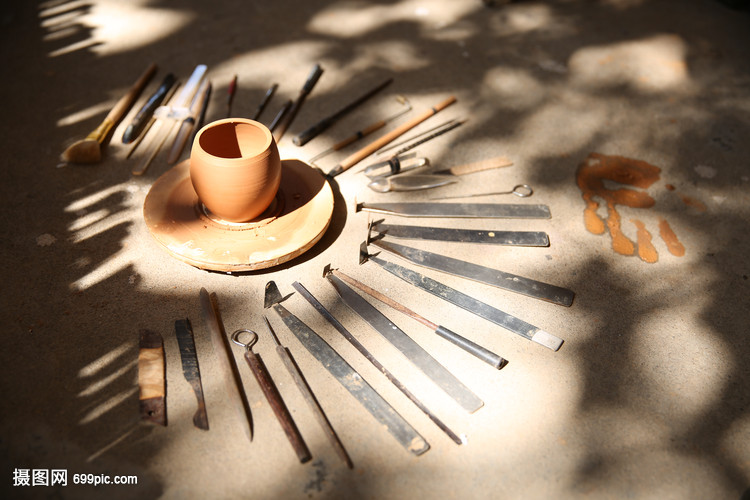 陶瓷制作的古老艺术与现代化工艺